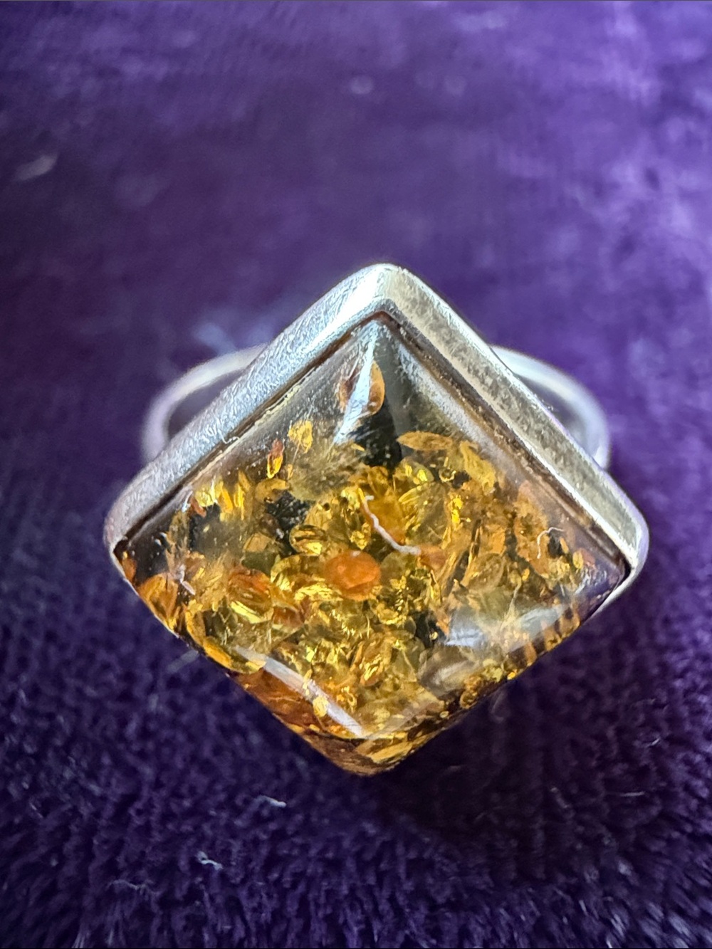 Vintage 925 sterling silver ring with natural Baltic Amber, size 4.75